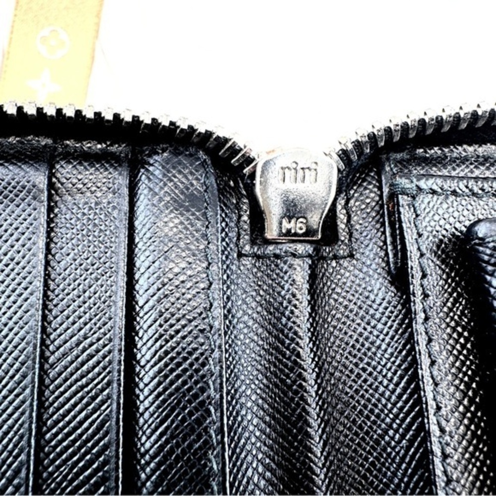 AUTHENTIC Prada wallet. Black. - Picture 13 of 13